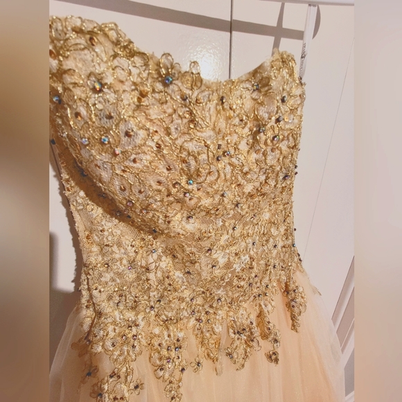 Prom/Wedding Dress - Picture 2 of 5